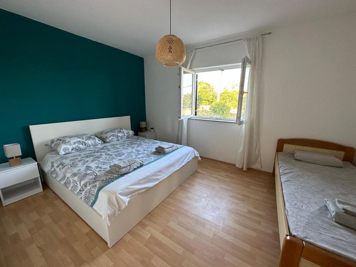 Relax And Unwind: Family-friendly House Near In Zagrad Vakantiehuis