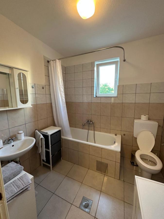 Relax And Unwind: Family-friendly House Near In Zagrad Vakantiehuis *