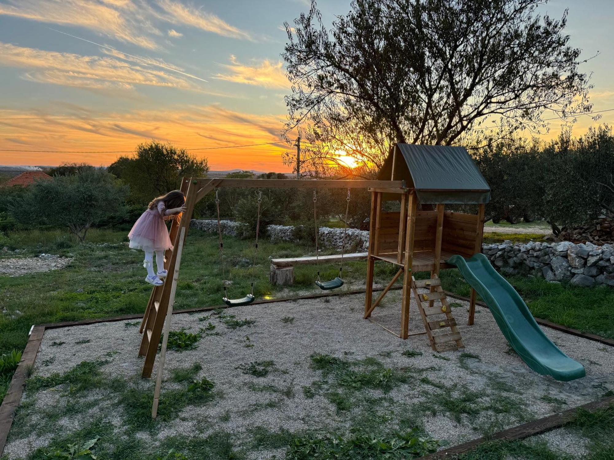 Ferienhaus Relax And Unwind: Family-friendly House Near In Zagrad Zadar